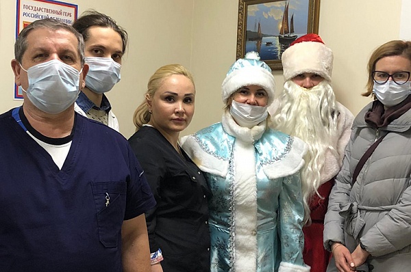 Администрация поселения Сосенское поздравила медиков с Новым годом